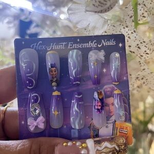 Ensemble Nails - Purple and White